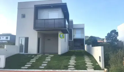 Ótimo Sobrado à venda, no Lot. Parques Garopaba, bairro Ambrósio, em Garopaba.