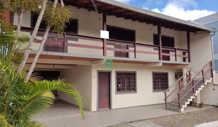 Ótimo imóvel à venda no bairro Santinho, em Florianópolis.