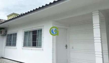 Casa a venda no bairro São Sebastião, em Palhoça com 120 m² de área privativa, 3