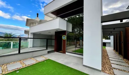 Casa de Alto Padrão na Pedra Branca com Vista