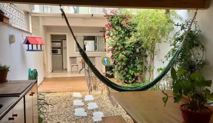 Sobrado 2 suítes à venda em São José, SC - Areias, com pátio e gourmet