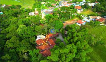 Oportunidade rara em Garopaba: ponto comercial com acesso à cachoeira!