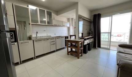 Apartamento 03 dormitórios com vista mar em Barreiros, São José