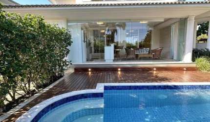 Casa à venda em um dos condomínios mais exclusivos e reservados do Cacupé,