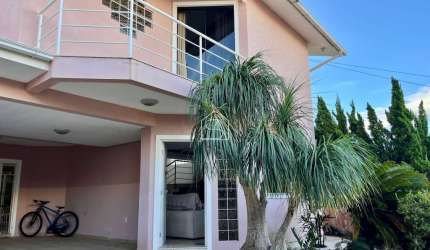 Casa de 3 dormitórios em Barreiros- São José