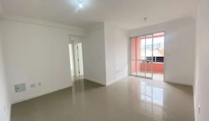 Apartamento de 02 dormitórios com suíte no bairro Barreiros.