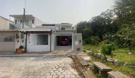 Sobrado localizado em Forquilhas, São José SC