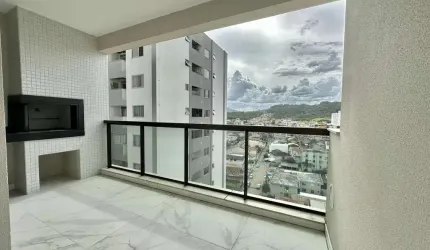 Apartamento de 2 dormitórios sendo 1 suíte com 2 vagas de garagem no Kobrasol-São José