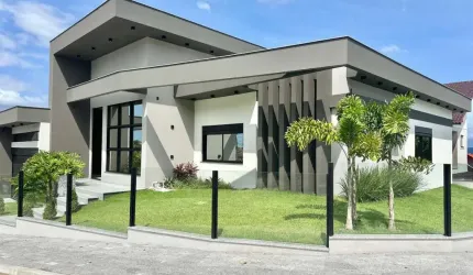 Uma belíssima casa a venda, 3 suítes, na Pedra Branca, Palhoça SC