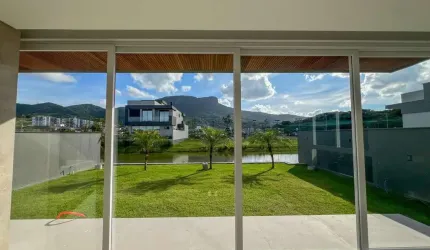Casa com 241m2 com fundo para o Lago - Reserva da Pedra