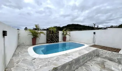 Sobrado com piscina em São José