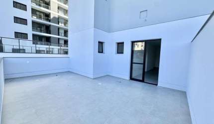 Apartamento com  terraço em condomínio clube.