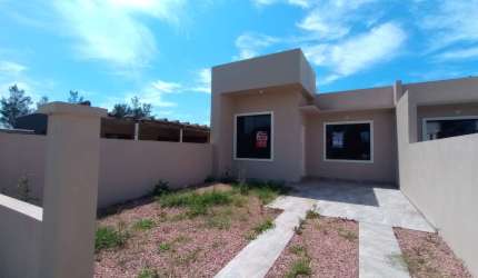 Casa nova de alto padrão. Apta a financiamento bancário. Próximo ao mar