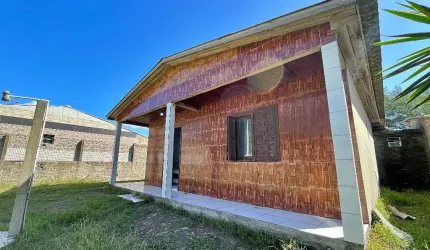 OPORTUNIDADE DE OCASIÃO - VALOR IMPERDÍVEL!    Casa escriturada e mobiliada a  50m do mar em Cidreira.