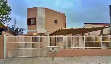 OPORTUNIDADE DE OCASIÃO! Excelente Sobrado no Centro de Cidreira.   ️ 50m da Prefeitura Municipal  250m do mar