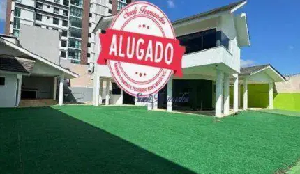OPORTUNIDADE NO CENTRO-  casa ampla com 344 m2 em amplo terreno com 725,00m² disponivel para venda ou locação
