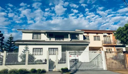 SOBRADO NO COUNTRY COM PISCINA 637M² TOTAL DE TERRENO