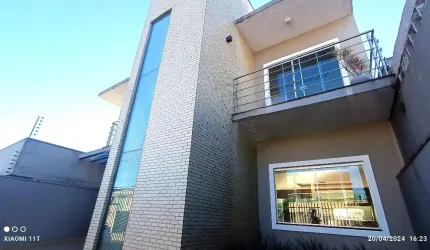 SOBRADO NO CANADÁ COM  DUAS SÚITES E SOBRA DE TERRENO