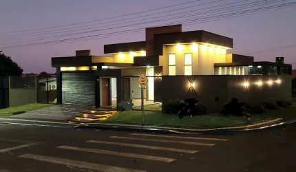Linda e moderna casa em alto padrão em Sta Terezinha de Itaipú