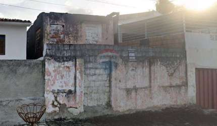 Casa em Jaguaribe 'Precisando de Reconstrução Total' (Preço Reduzido!)