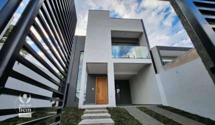 Maravilhoso sobrado com 3 quartos sendo 1 suíte com sacada, 2 vagas de garagem  à venda - Tingui - Curitiba/PR