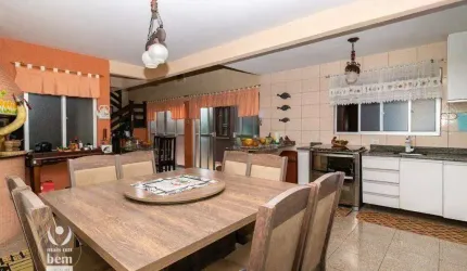 Sobrado com 398 m², 4 quartos (2 suítes) à venda por R$ 1.300.000 - Bacacheri - Curitiba/PR