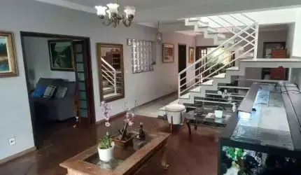 Casa no Parque dos Pássaros 4 dormitorios  e Vagas para 7 carros