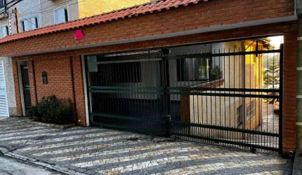 Sobrado com 205m² de área útil em 300m² de terreno 4 Dormitórios .