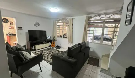 Sobrado com 161 m² 3 Dormitórios sendo 1 Suíte 2 Vagas de Garagens