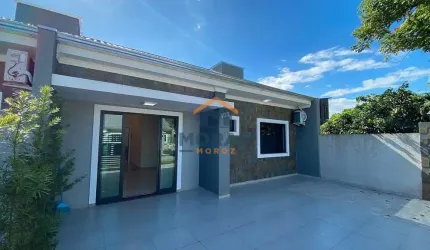 Casa com 03 dormitórios na Praia