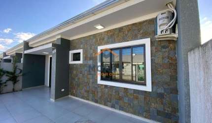 Casa com 03 dormitórios na Praia