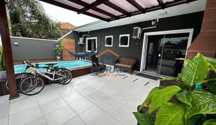 Residência com Piscina próximo ao Mar