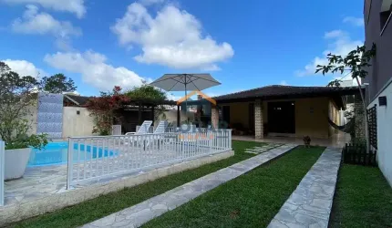 Residência com Piscina no Atami Sul