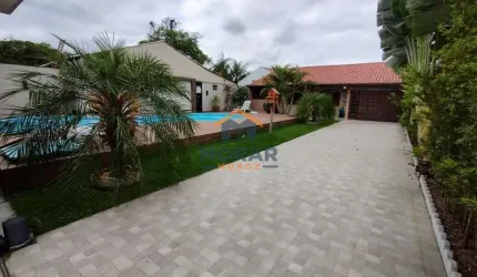 Casa com Piscina no Balneário Primavera