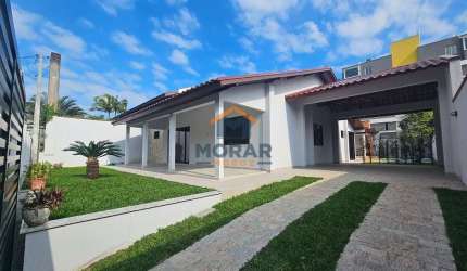 Residência com 4 dormitórios, no Balneário Atami