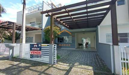 Sobrado com Piscina a 100m do mar