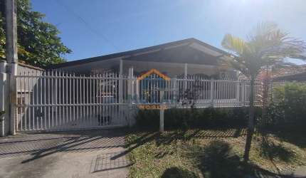 Residência com Suíte e Piscina no Carmery