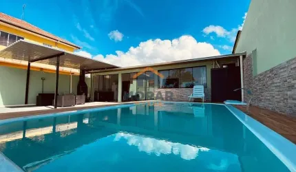 Residência com 03 dormitórios moblidiada e Piscina