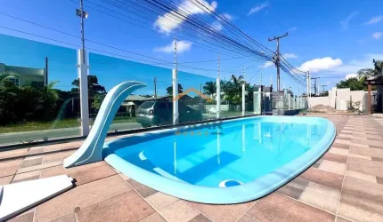 Residência em condomínio fechado com piscina