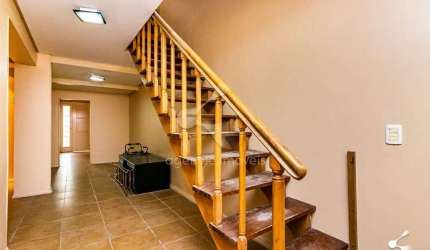 Excelente casa MOBILIADA 4 dormitórios para locação, com 240m², churrasqueira, piscina e 2 vagas, n