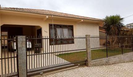 Casa com 4 quartos à venda no Guanabara, Joinville  por R$ 750.000