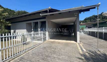 Casa com 4 quartos à venda no Itaum, Joinville  por R$ 750.000