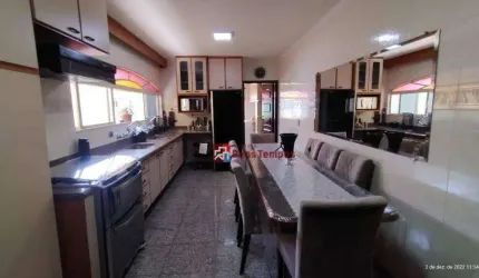 Sobrado com 4 dormitórios, 1 suite, 2 vagas à venda, 169 m² por R$ 800.000 - Cidade Patriarca - São Paulo/SP