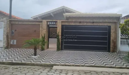 Casa alto padrão com 04 suítes, com piscina e churrasqueira, á 200 metros da praia!!!