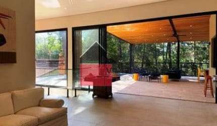 Casa em Condominio, É ideal para famílias grandes ou que recebam visitas/hóspedes, para venda e loc