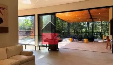 Casa em Condominio, É ideal para famílias grandes ou que recebam visitas/hóspedes, para venda e loc