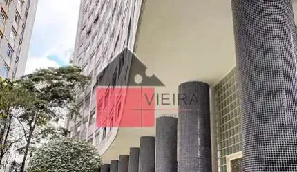Apartamento à venda. São 240m² com quatro dormitórios sendo duas suítes. Lavabo área de serviço com