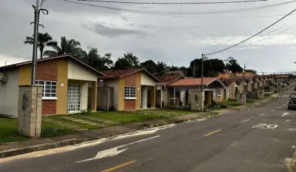 Casa terrea próximo a Ponte sobre o Rio Negro, com 55m², terreno de 160,m². 02 vagas, pode ser fin.