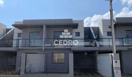 Sobrado com 3 quartos, sendo 1 suíte, no Jardim Carvalho