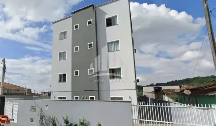 Apartamento no bairro Iririu com sacada com churrasqueira!